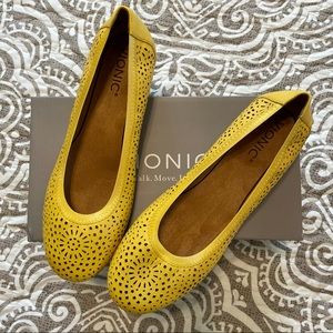 NEW Vionic Perforated Leather Ballet Flat sz 9